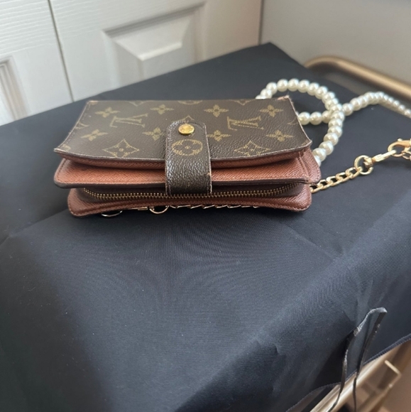 Louis Vuitton Monogram Zippy Crossbody Clutch Brown Leather Pearl & Gold Chain🎉 - Picture 6 of 11